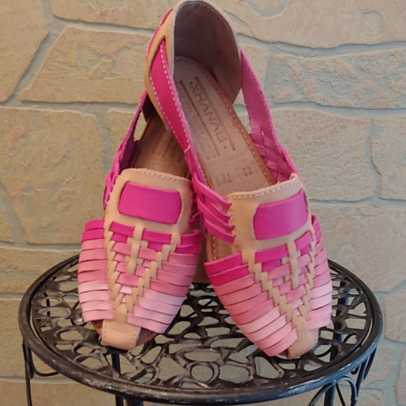 Shoes - Artesanal Pink Huaraches 🤩
